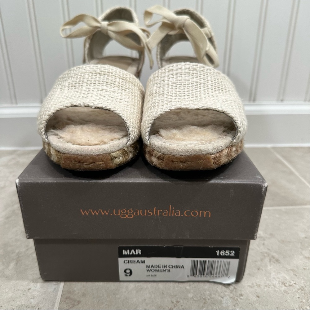 Ugg Womens Espadrille wedge sandal, size 9 - Picture 3 of 10